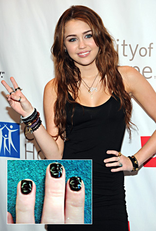  You Like Miley's Nail Art, Why? If Not ' Why....