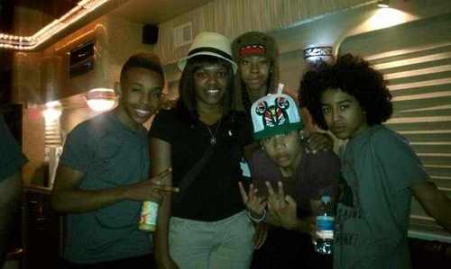  What would u do if one of the Mindless Behavior foine as ever guys asked u out.