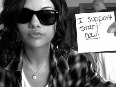 Post a black n white pic of Selena!