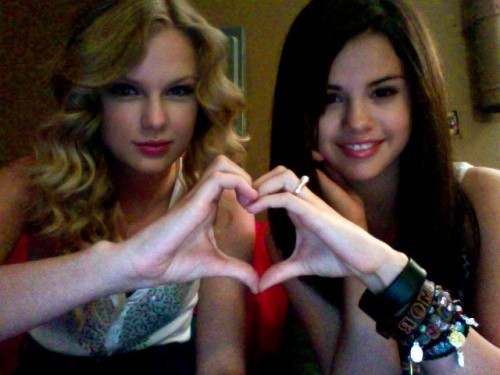  post a pic of taylor snel, swift with selena gomez!
