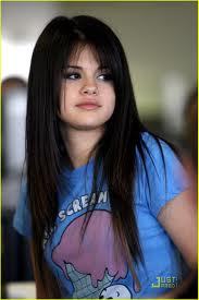  post a selena pic, a normal one, like casual one not alot of make up and normal hair, you'll get प्रॉप्स for adding. e.g