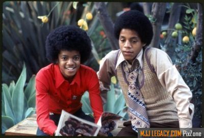  Michael Jackson [from the J5 era]. He's so damn hot and like perfection. <3 Living, would have to be Josh Golden.