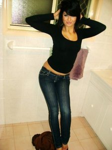  thats me. was just posing i Liebe to pose. and i look really ugly in this pic and im really fat here it was taken a while Vor