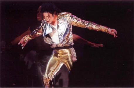  Theres so many:: Dirty Diana,Rock With You,Wanna Be Starting Something,You Rock My World,Billie Jean,Beat It,Bad,Smooth Criminal,Thriller,In The Closet,Remember The Time,Black 或者 White,Dont Stop Til 你 Get Enough,Give In To Me,Come Together,I Want 你 Back....so many 更多 MJ and Jackon 5 songs!! [b]I 爱情 them all!!![/b]