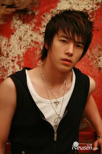  I would to be wif Donghae oppa!!! so cute... I'm going crazy over him!!