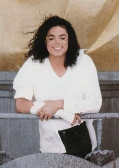  Michael today is your birthday, your day!! I just want to say that I cinta u soo much and always will ! <33