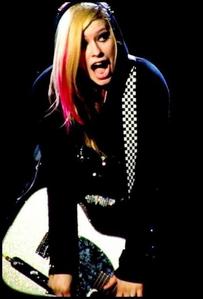  Avril Don't Have a fanpop Account and she is not touring right now , i think when her new album come out she will tour :)