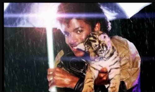 You know you want to caress him, and the tiger too :D