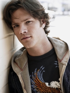 There are photos from that photoshoot at this fansite here: [url=http://www.jared-padalecki.net/photos/thumbnails.php?album=21]jared-padalecki.net gallery[/url]

but it doesn't have any details about the shoot. it looks like an actor promotional shoot to me ? I don't know exactly how to date it but I think it could be around season 1, time-wise.

there are also some more [url=http://j-padalecki.org/imgs/thumbnails.php?album=173]here[/url]. This gallery was last updated on Aug 22, 2006, so they're at least that old. :)