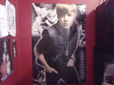 I LOVE justin Bieber but you have to guve him room. He's love's his fans but not when they do crazy stuff like flash himand stalk him.Chills if yiur fated tomeet u will just relax take deep breathe and calm YOURSELF DOWN. I'm not saying give him u (see look at the pic that's my wall and his poster is covering most of it:) I'mjust sayin chill or your chances of being best buds are slim to nine.
-Love ya JB fans! No disrespect