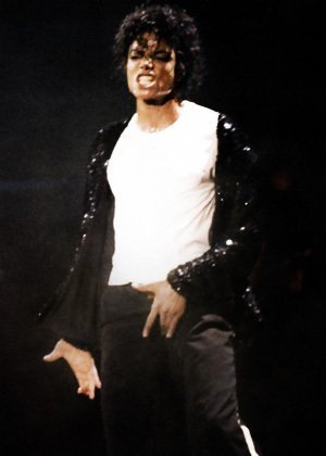 Love the bracelets he wore on Blood on the Dancefloor, he rarely wore jewellery but I think it was nice on him :)