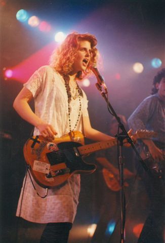  Maria McKee - I don't know if that many people have even heard of her but she is my all-time fave, she has such an incredibly powerful voice but could also sing the phone book and make 你 cry :)