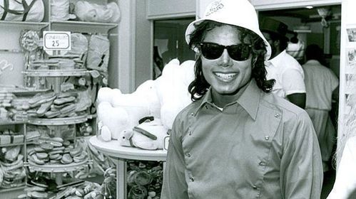  he's soooo sweet, soo funny..and so cute!!!!!! ♥♥♥ tình yêu bạn MJ!!!!!!!!!!!!!