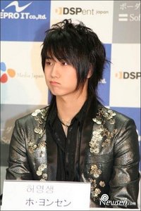 Young Saeng
have a face that cute, handsome, funny, sweet, and cool. and young saeng has a beautiful voice ..... I really liked a few songs SS501, which have a high voice Heo Young Saeng, sounded so beautiful ..... very charming,when he scowled, his face was cute once ...
i ♥ heo young saeng