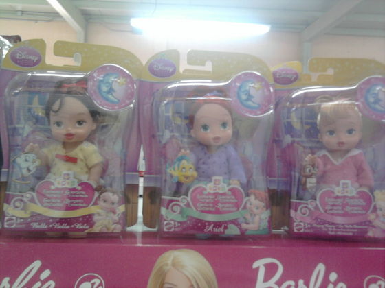  Then my 心 fall dawn in pieces T_T ok they are kinda cute but... come on! Belle, Ariel & Aurora would cry if they see this