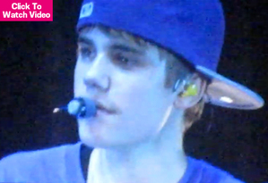  Justin Bieber broke down in tears while performing in Melbourne on May 2. His tears of happiness are for us Beliebers !