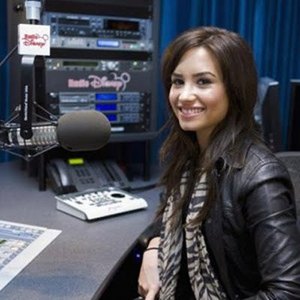  Demi is back