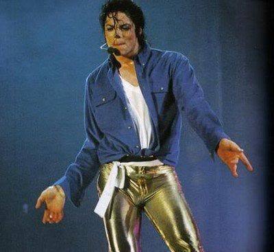  Is MJ Aware of How Tight His vàng PANTS Are?