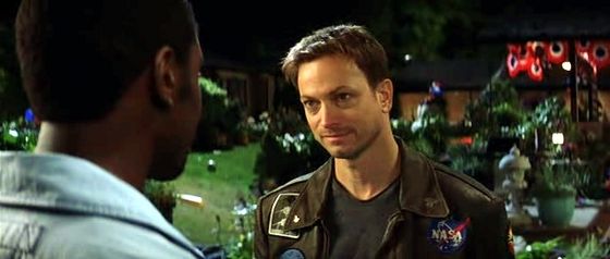  Mission to Mars 2000./ Gary Sinise / He wasn't so young looking- blame your screen resolution and get original movie/ 你 maybe spot a wrinkle / but it's a big maybe