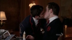  Kurt and Blaine kiss for the first time