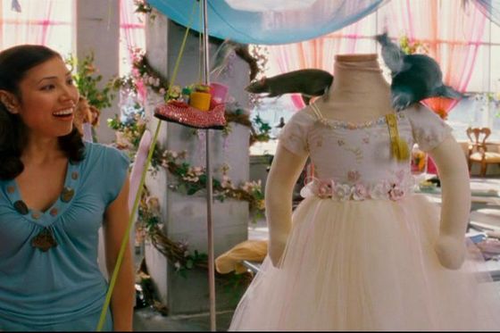  Giselle of course opens her own boutique in the end of the movie and like cinderela she too loves making dresses.