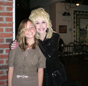 Amanda is all smiles with Dolly Parton