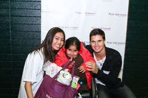  Ashley Argota and Robbie Amell with a অনুরাগী at the Holiday of Hope party.