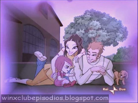  Roxy: As a little girl with her parents and 小狗 Artu