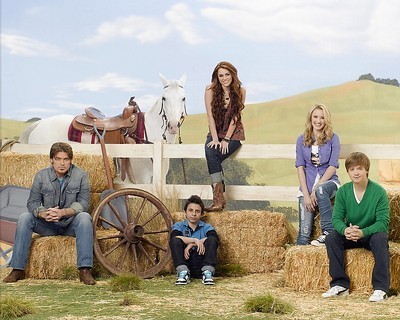 Hannah Montana Cast - Left to Right: Robby Ray Stewart, Rico, Miley Stewart, Lilly Trustcot, and Jackson Stewart.