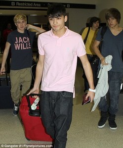  Zayn leads the way through the airport X