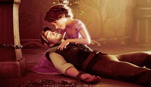  Eugene Fitzherbert gets stabbed 由 Mother Gothel right after he chops Rapunzel's hair back to its orignal colour Brown so that hew would rather die than leave Rapunzel locked in a tower.
