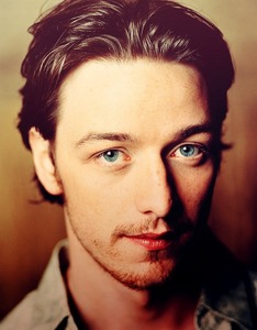  OH MY LOL he's pretty =D (so yes HOT HOT HOT) James Sexavoy. Opps sorry I mean Mcavoy ;)