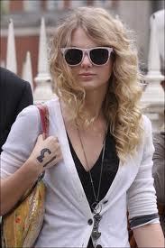 Now i want taylor with straight hair.
Everyone, please play with me!