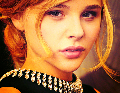  hari 9: A foto of a celebrity anda would Cinta to be best Friends with. Chloe Grace Moretz.