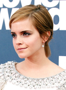  hari 7: A foto of a celebrity anda would like to trade lives with. [b]Emma Watson[/b] I would have 1