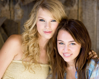  Taylor with Miley..
