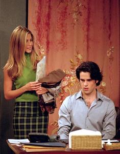 mmm..some cute pic of Rachel and Chandler =)