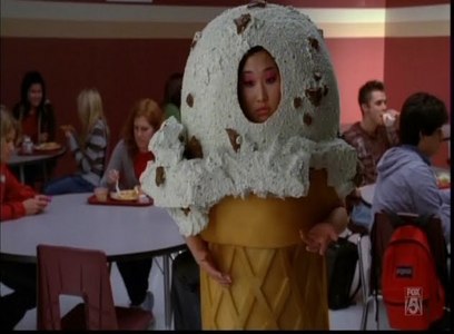  pag-ibig that one of Finn & Puck! =D Here is ice-cream Tina =) Next: Umm... Quinn giving birth =)