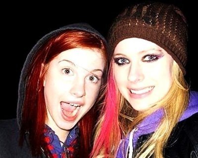  Here it's Avril with Hayley!And I want a pic of Avril with a hoodie!