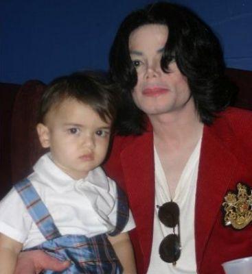 November 2nd

Blanket and his Daddy  Aww