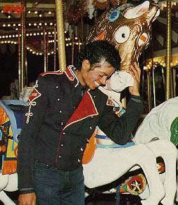 I love a lot your picture !!! Happiness can be read in this child's eyes ♥♥♥

Michael eating :)