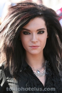 umm 7? ...8?


Bill Kaulitz  (Tokio Hotel <3 yee he dresses weird but he is totaly sexy. He is a b