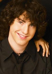  Not. He looks kinda stalkerish. :S The older Sean Flynn? He's Chase on Zoey 101 (which my little sis