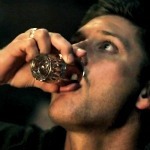  We all just প্রণয় it when dean eats and drinks! xD