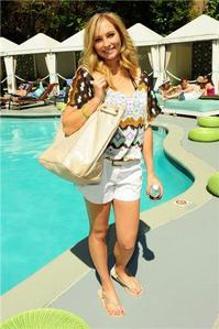  Candice looked adorable at her birthday party! I love how she was wearing her 'Bird' mumu! <3 (Such a