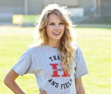 4)taylor swift as felicia in valentine's day.