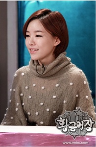  Ga In revealed that her ideal man is someone who’s older than her. On February 2nd, Ga-In guested