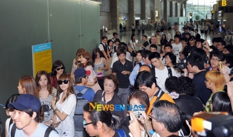  Earlier today,our girls were at Incheon Airport to catch their flight to Япония and a bunch of pictur