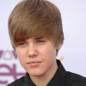justin bieber is my fav singer the first time i saw him sing i went grazy he was so hot in one time m