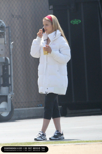[August 11] Dianna Spotted on the Set of Glee